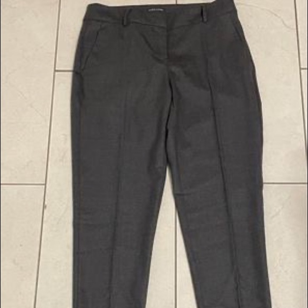 EILEEN FISHER
Women’s Gray Wool
Pants 37”L 15 “W
Size 4